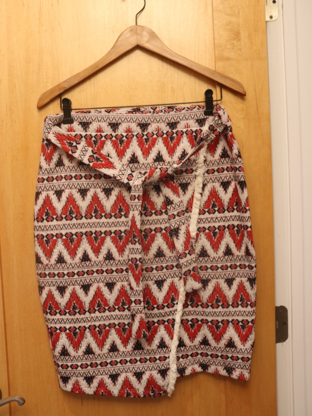 H&M Red & Black Geometric Pencil Skirt W/ Belt, size Medium